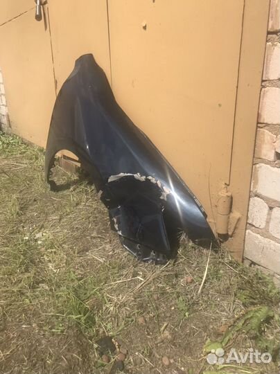 Крыло переднее правое