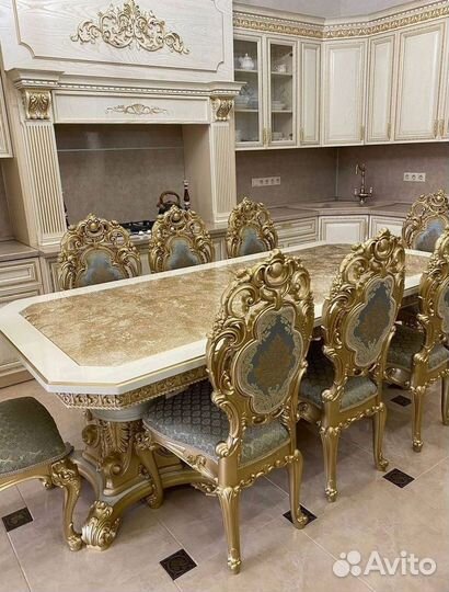 Кухонный стол и стулья комплект