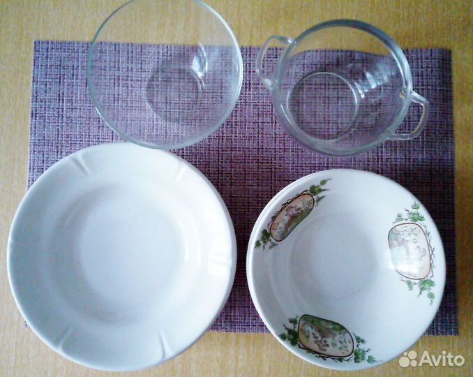 4 тарелки и 2 салатника