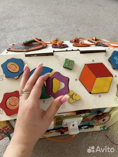 Бизиборд домик