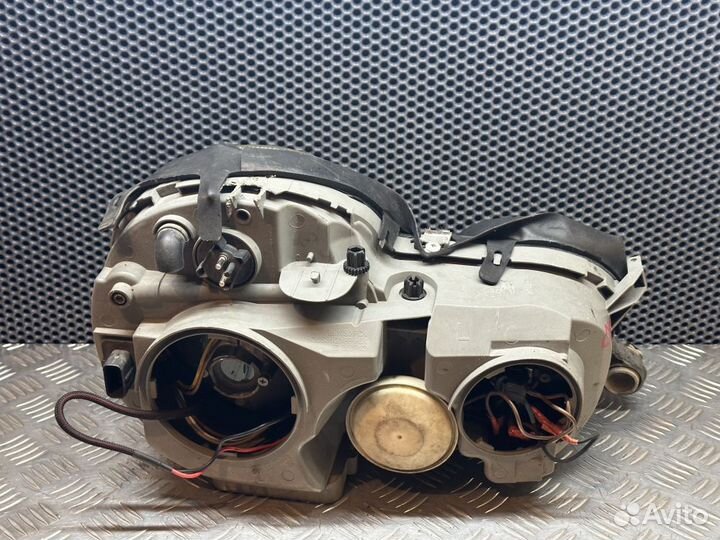 Фара левая Mercedes-Benz W210