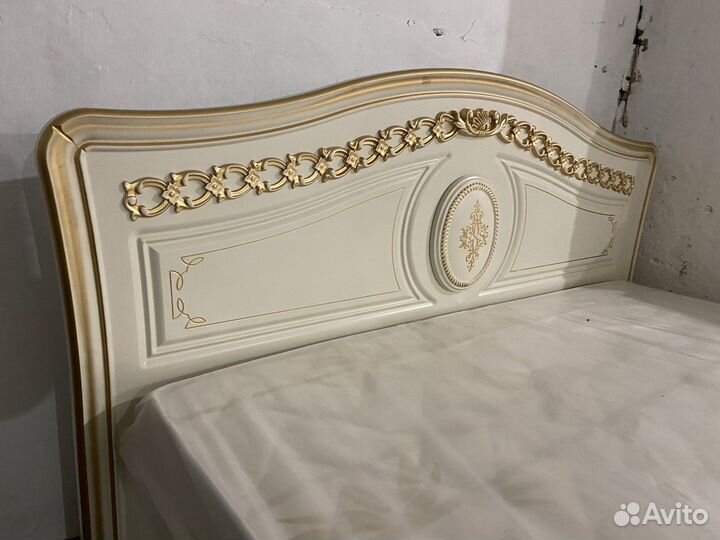 Кровать