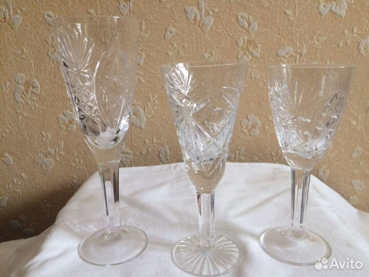 Корзинка цветное стекло, ваза, фужеры, хрусталь