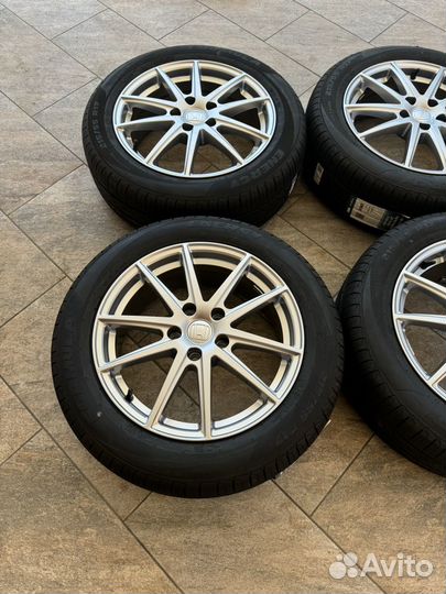 Комплект летних колес 215/55R17 5x114.3