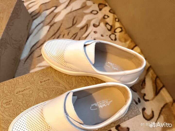 Продаю обувь для медиков женская