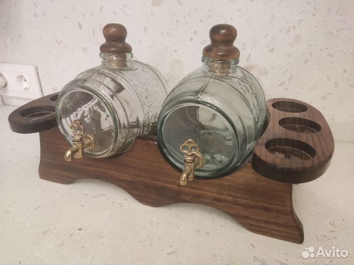 Бар, боченки для розлива напитков