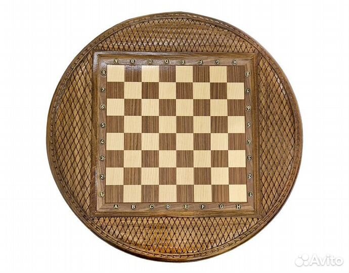 Шахматы резные в ларце 