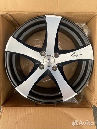 Комплект дисков на hyundai solaris R16