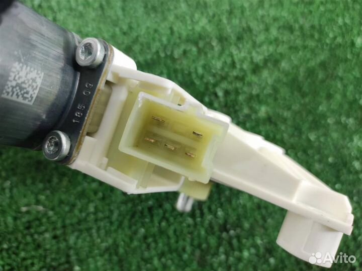 Мотор стеклоподъёмника передний левый Mercedes Be