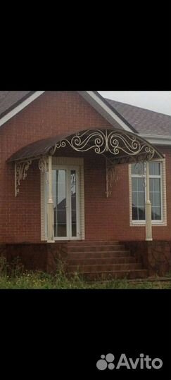 Козырёк над дверью