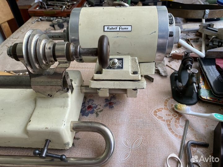 Часовой токарный станок Lorch