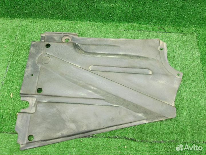 Защита антигравийная задняя левая Audi a4 8E 2555