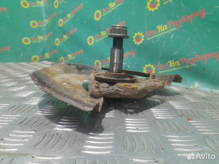 Кулак задний Renault Fluence седан 1.6 2010