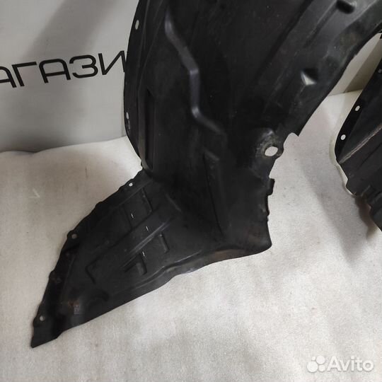 Подкрылок оригинальный передний правый Mazda 3 bk