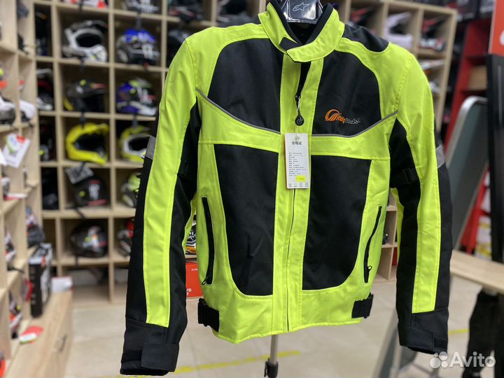 Мотокуртка с подложкой утепленной защитными вставк