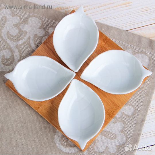 Набор салатников керамический на деревянной подста