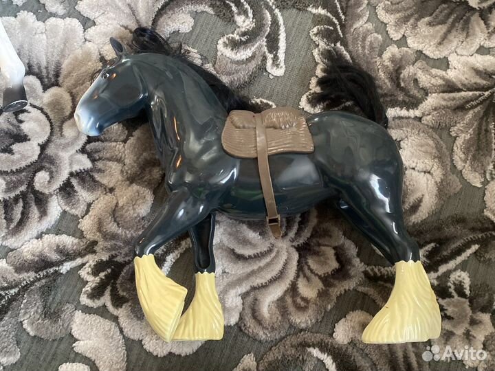 Пластиковые лошади