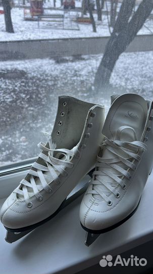 Коньки фигурные женские