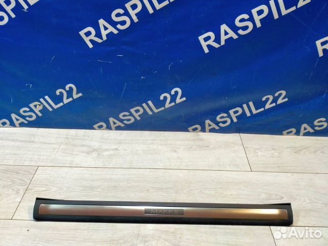 Накладка на порог с надписью передняя правая