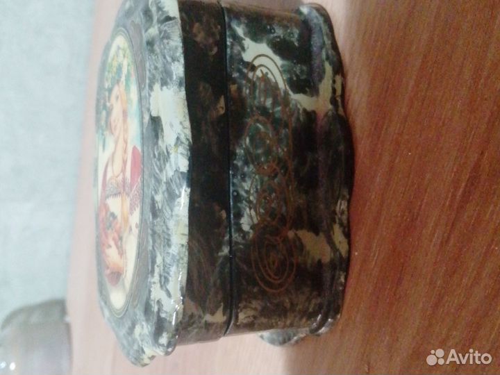 Деревянная шкатулка