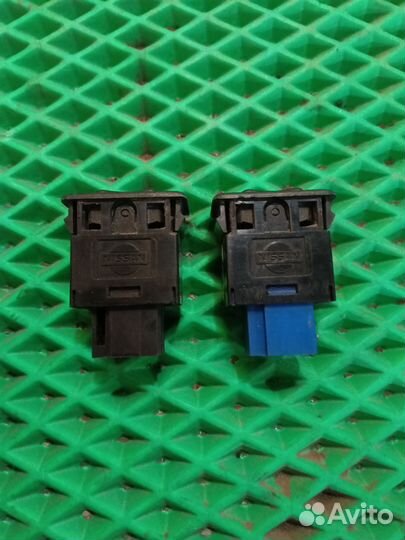 Кнопка обогрева сидений Nissan Maxima A33