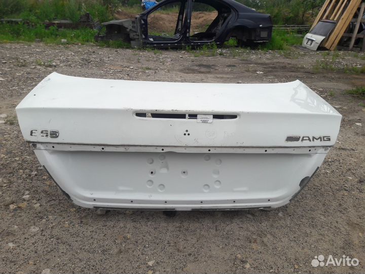 Крышка багажника Mercedes W211 A2117500075