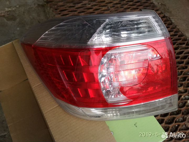 Задний фонарь левый на Toyota Highlander 2012