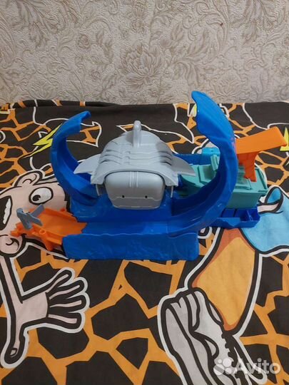 Hot wheels трек акула
