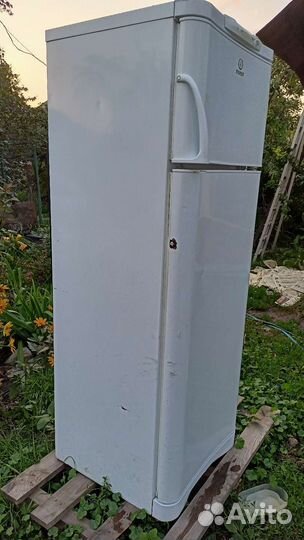 Холодильник бу indesit