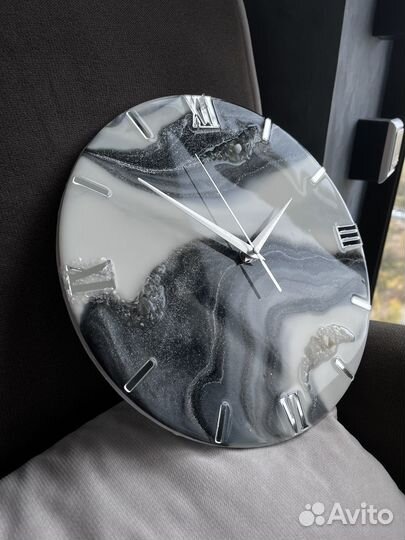 Часы настенные из эпоксидной смолы