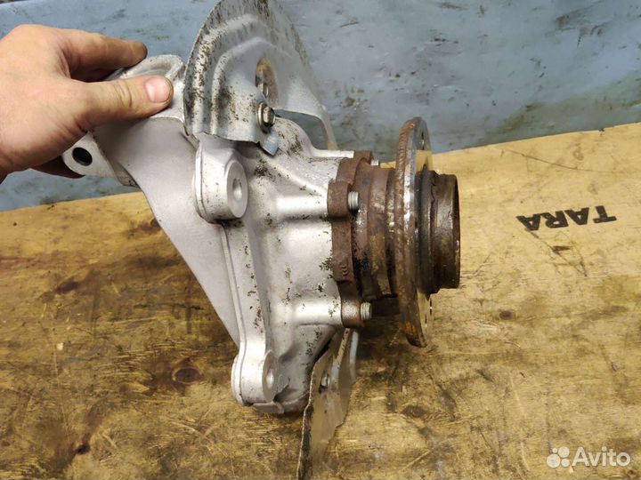 Кулак передний правый BMW E90 LCI N46