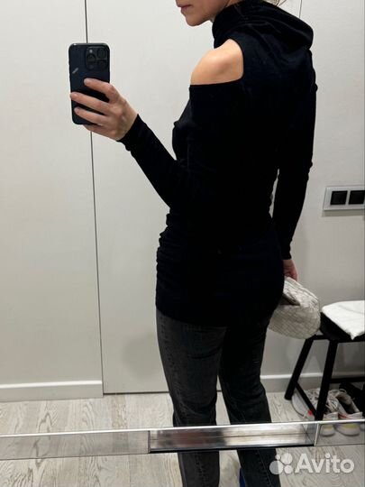 Джемпер с открытыми плечами