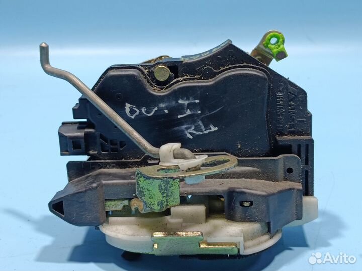 Замок двери задний левый Mitsubishi Outlander 1