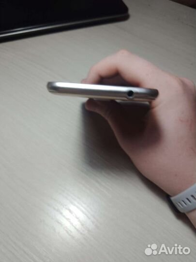 Телефон Samsung galaxy j3 2016