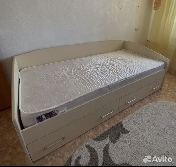 Спальный гарнитур с кроватью