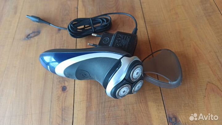 Электробритва Philips PT737