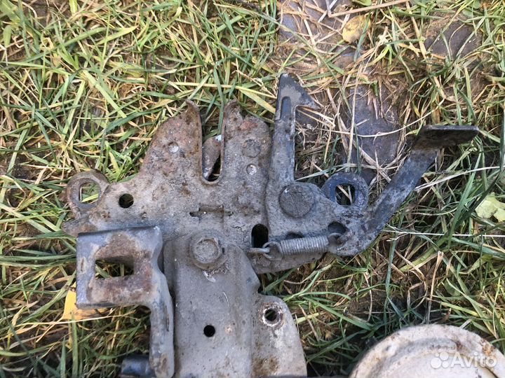 Замок капота Ниссан Максима J30 1993г