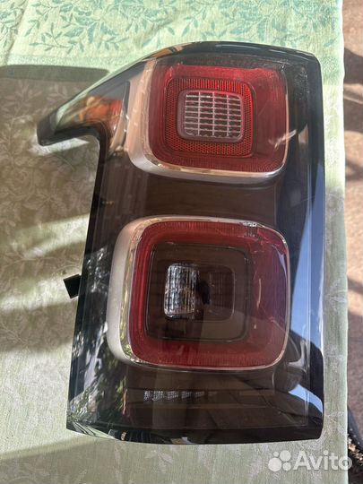 Фонарь задний левый на Range Rover