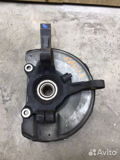 Кулак передний правый ступица лансер 10