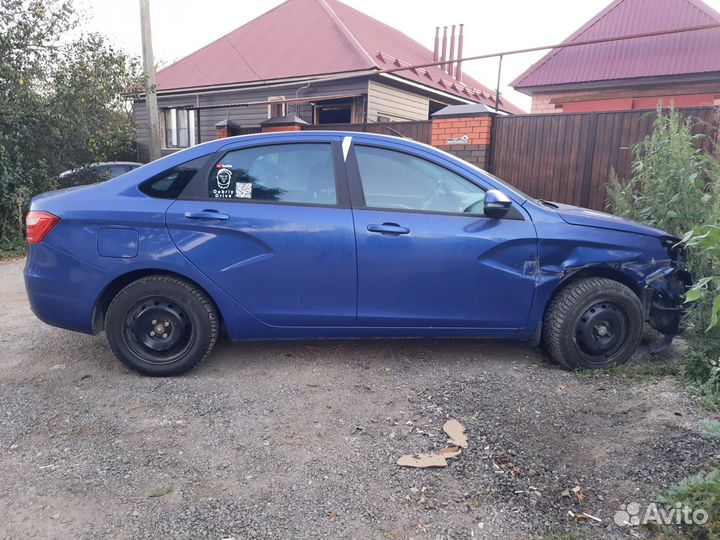 LADA Vesta 1.6 CVT, 2021, битый, 30 813 км
