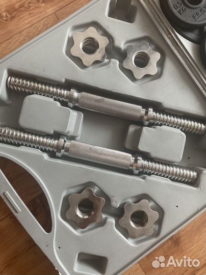 Чемодан с гантелями