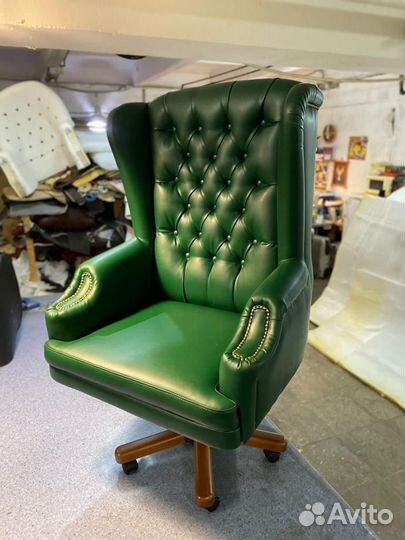 Офисное кресло