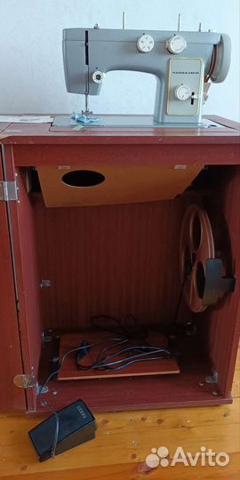 Швейная машина Чайка 142М