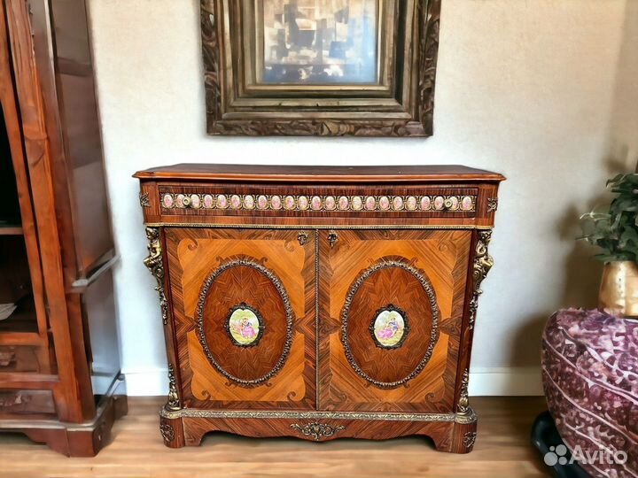Комод с фарфоровыми вставками Людовик XVI