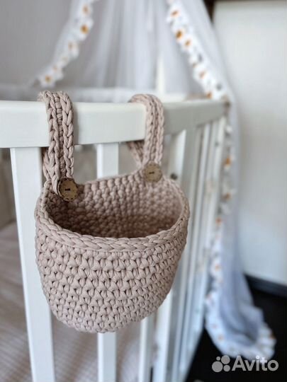 Корзинка вязаная на детскую кроватку