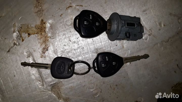 Замок зажигания и комплект на Toyota Camry v40