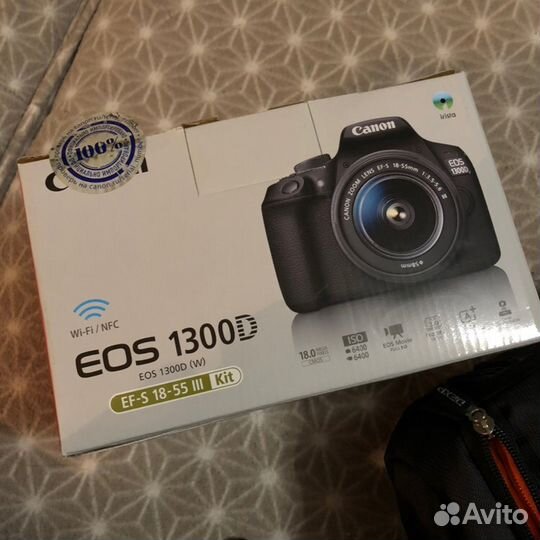 Canon EOS 1300D(W) + сумка и карта памяти на 16GB