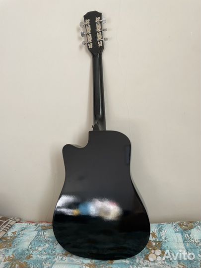 Акустическая гитара