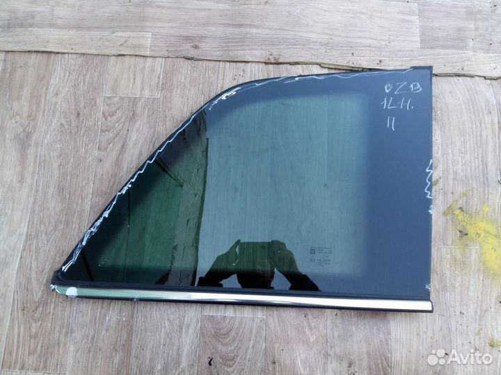 Стекло кузовное правое Opel Zafira B 2005-2012