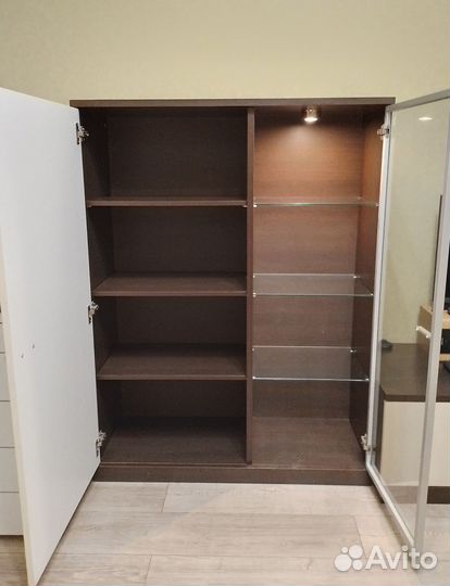 Шкаф витрина 